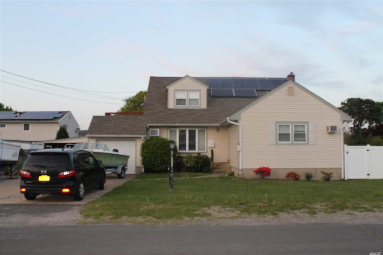 Primary Photo - 23 Baywood St