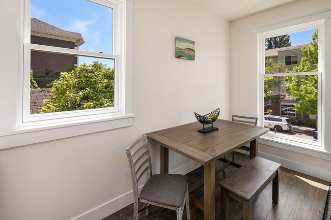 Building Photo - 5414 Delridge Way SW