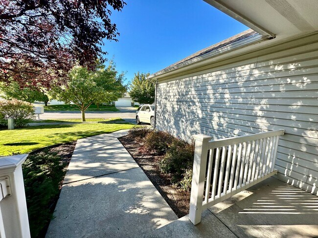 Foto del edificio - 3 bedroom ranch style home- Newly Renovated!!