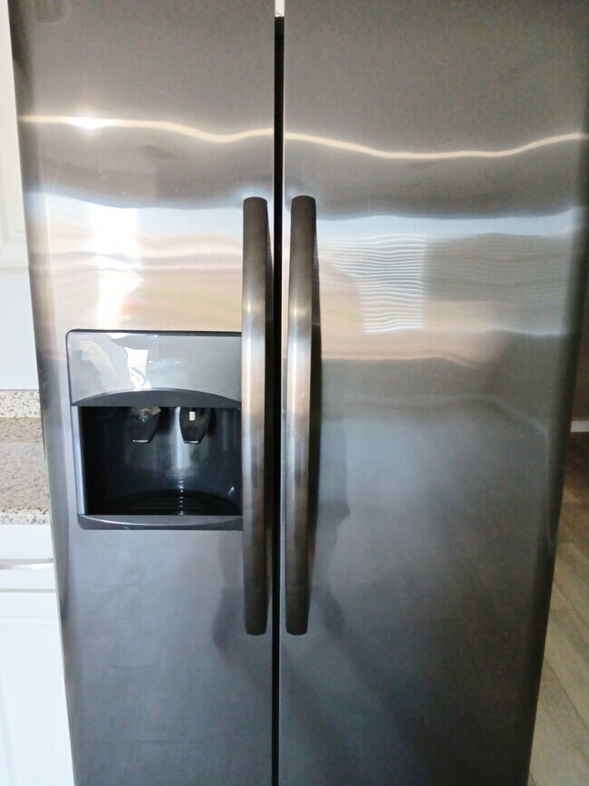 Refrigerador - 1628 S 6th St