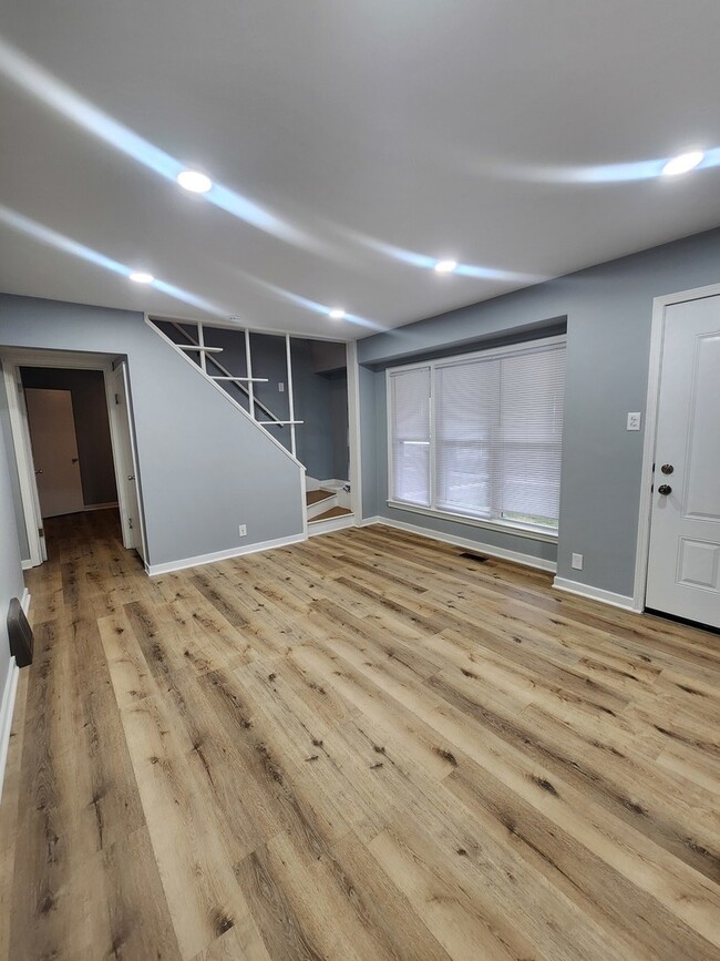 Building Photo - 106 163rd St