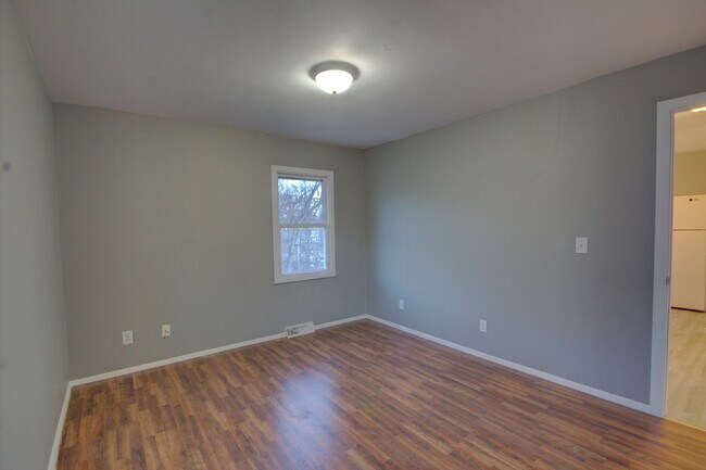 Building Photo - SL GRA1105