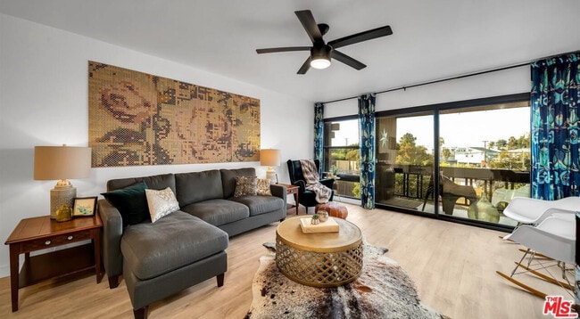 Foto del edificio - 7742 Redlands St