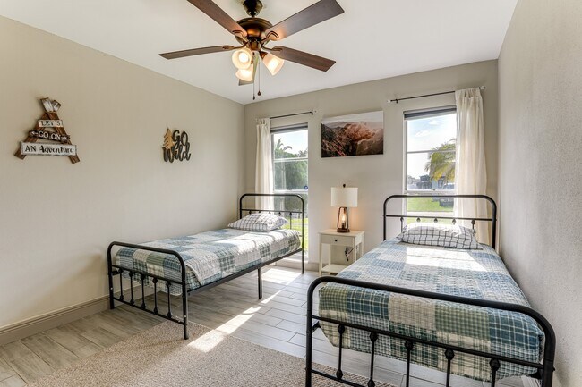 Foto del edificio - 128 Loredo Ln