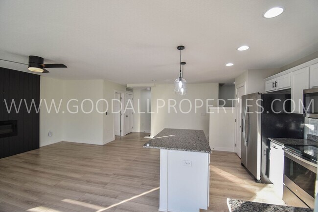 Foto del edificio - Summer rent special: $250 off the first two months rent! Modern Ankeny Townhome with Two Primary ...