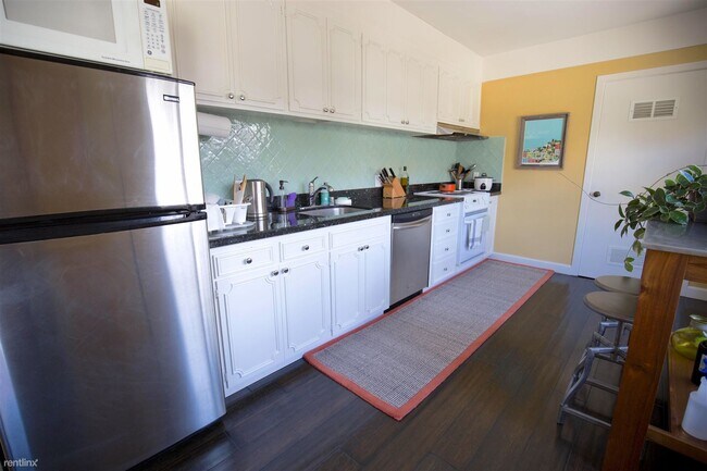 Building Photo - 1 br, 1 bath Condo - 151 Clifford Terrace
