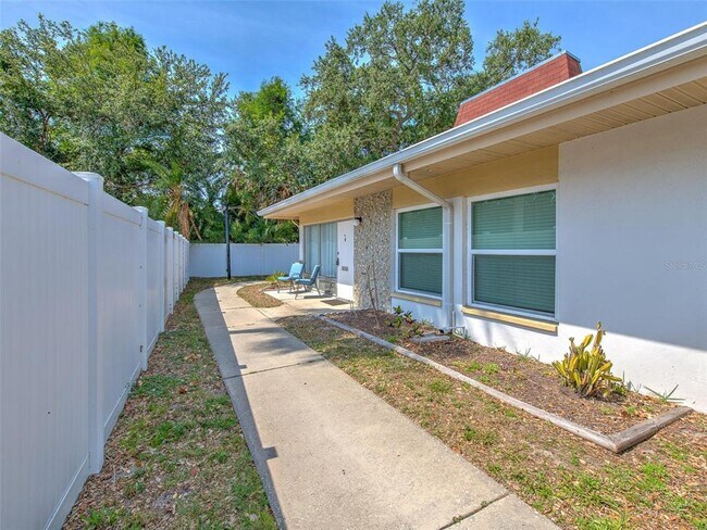 Building Photo - 4313 Tahitian Gardens Cir