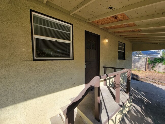 Building Photo - 2031 Palm Terrace
