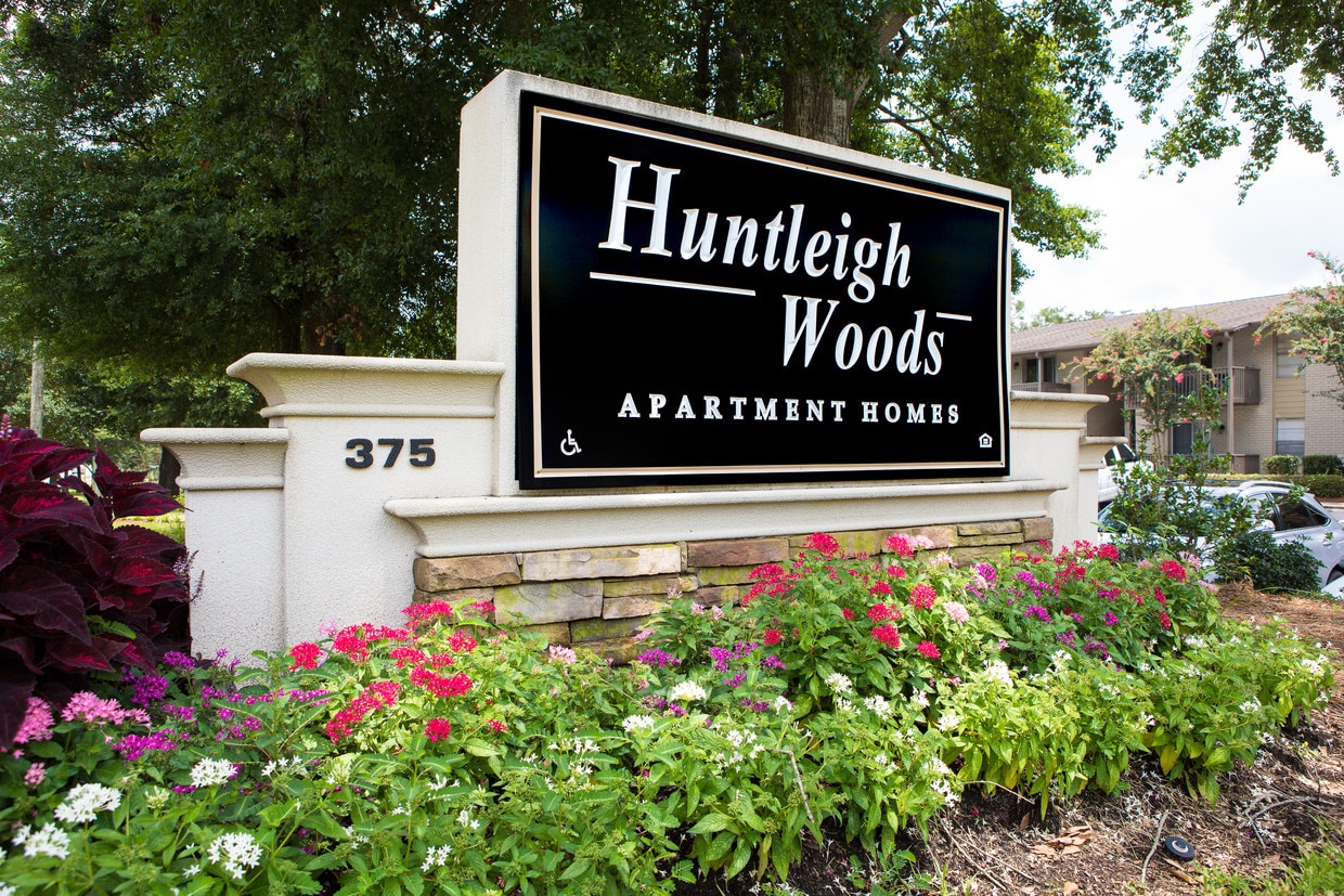 Huntleigh Woods Apartments Mobile, AL