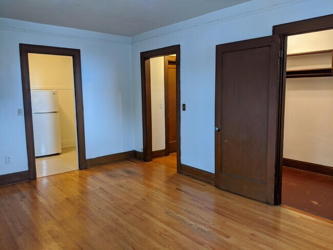 Building Photo - 2403 6th Ave W