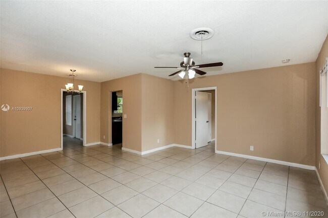 Foto del edificio - 351 SW 31st Ave