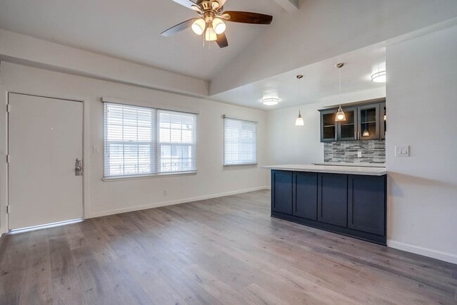 Foto del interior - Mid-Century Property Amid South LA’s Vital Commercial Corridor