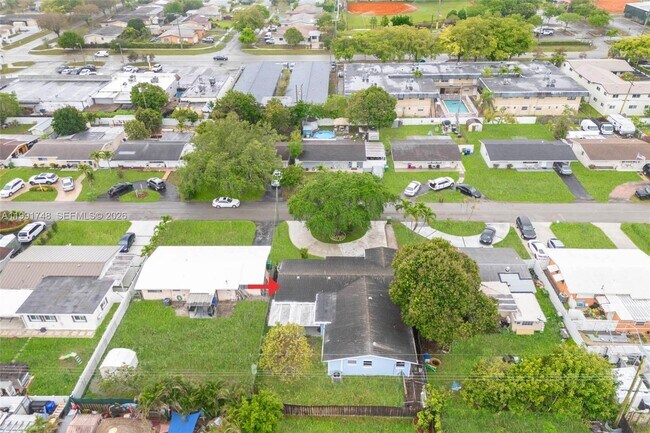 Foto del edificio - Northwest 10th Street, Pembroke Pines, FL 33024 - 3 BR 2 BA single-family home