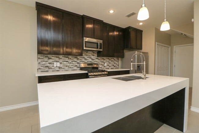 Building Photo - 7930 Elka Lp