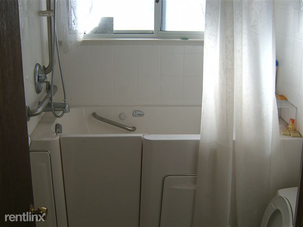 Building Photo - 967 Hilltop Dr
