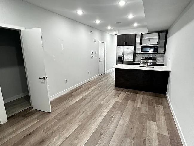 Photo - 2218 N Marshall St Apartment