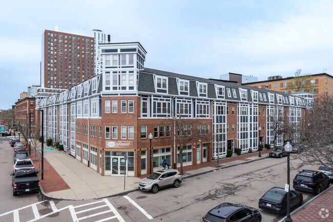 Alt Building - Doglas Park at Tremont Street