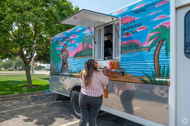 La Jarochita food truck can be found in the Pine Tree Plaza pakring lot near Fox Ridge Estates in Janesville.