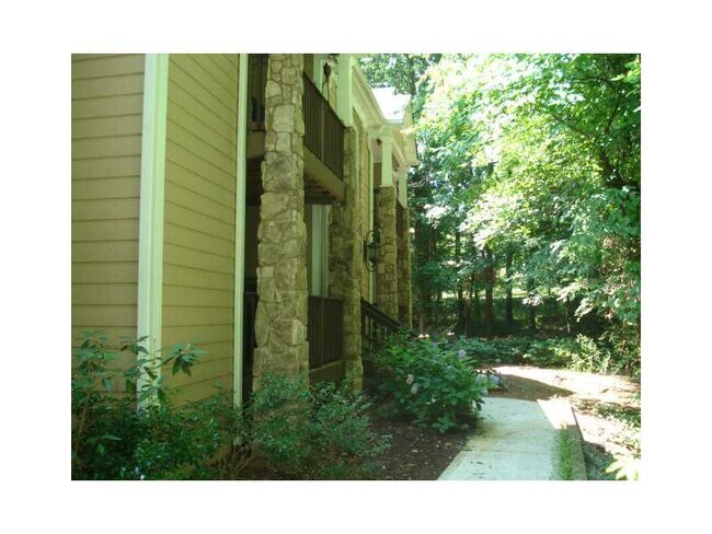Building Photo - 106 Madison Court