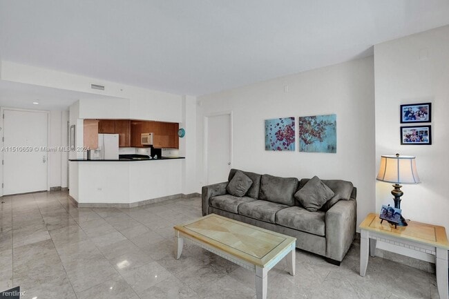 Building Photo - 3 br, 3 bath House - 801 Brickell Key Blvd...