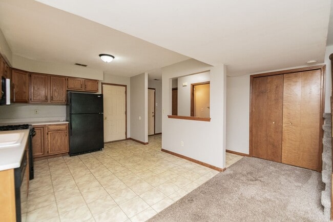 Building Photo - 3 bedroom / 2.5 bathroom Townhome for Rent...
