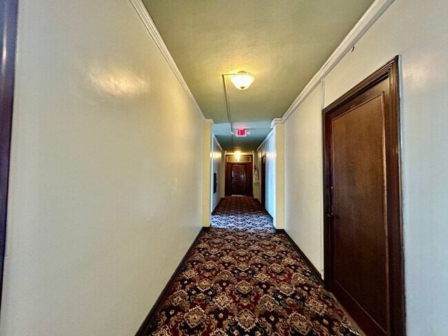 Foto del edificio - 7th Floor Studio Condo in Historic Buildin...