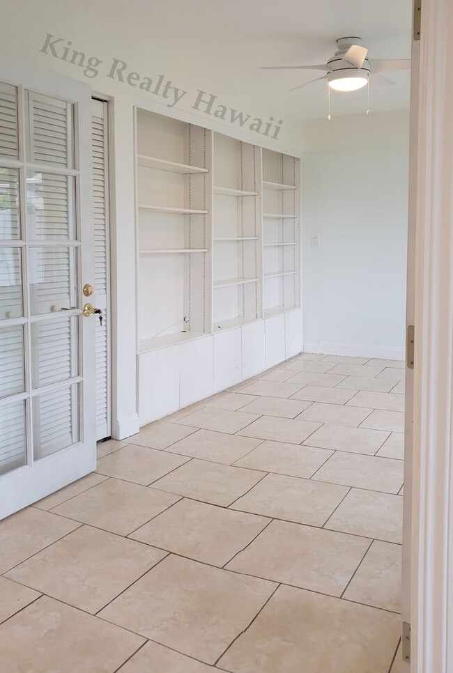 Building Photo - 4 br / 3 bath w/Lg Lanai &detached office ...