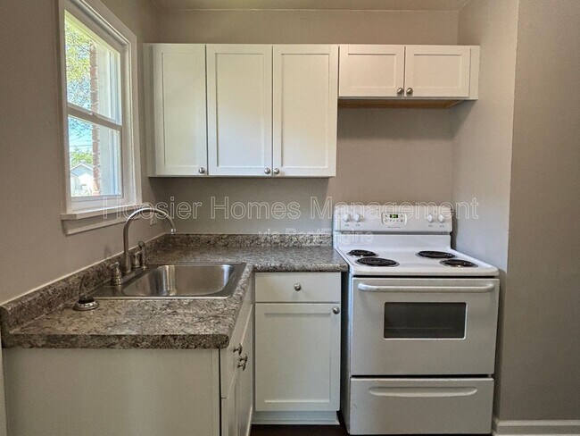 Foto del edificio - 932 N Leland Ave