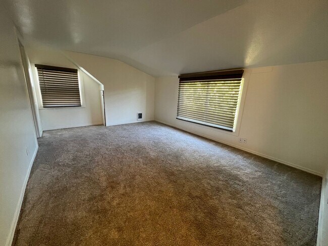 Photo - 12935 SW Beaverdam Road #C Apartment