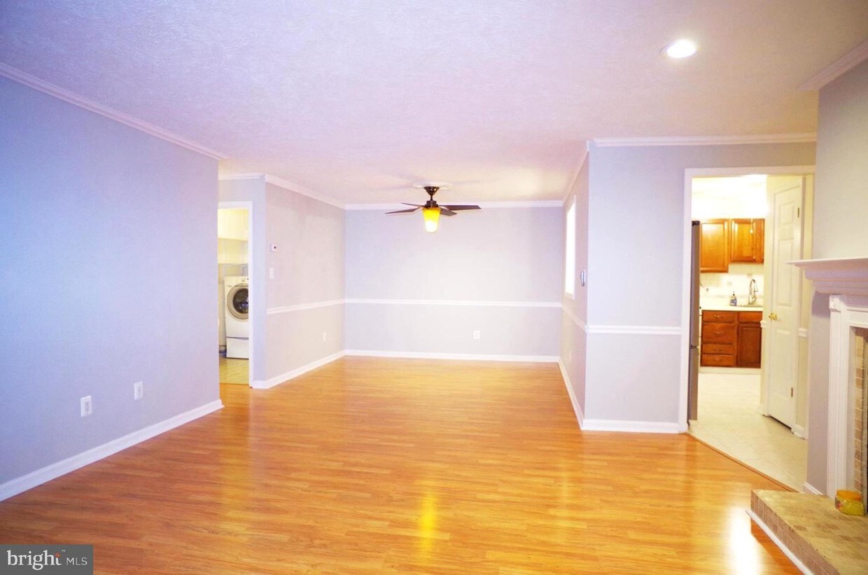 10064 Oakton Terrace Rd, Oakton, VA 22124 Condo for Rent in Oakton