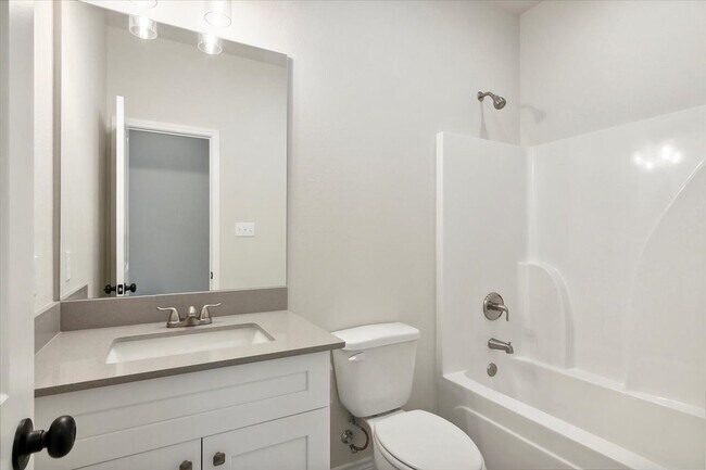 Foto del edificio - 9896 Golden Ln