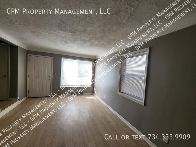 Foto del edificio - 8670 Schaefer Hwy