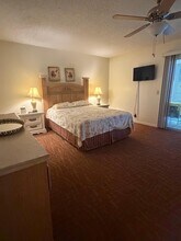 Building Photo - 3058 Ainslie Dr