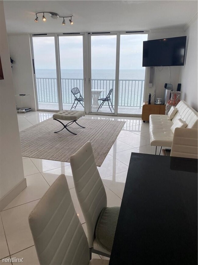 Building Photo - 2 br, 2 bath Condo - 400 N Surf Rd Ph 1