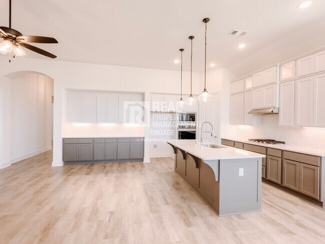 Foto del edificio - Stunning 4-Bedroom Home Available for Rent...