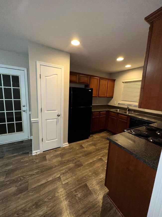 Foto del edificio - 8316 Ramstone Way