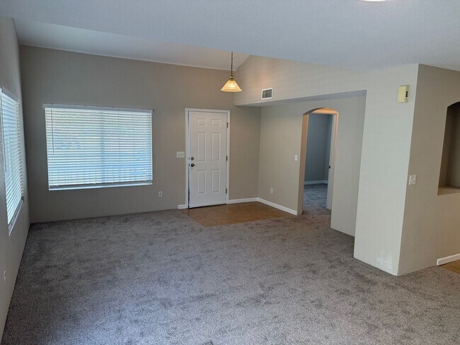 Building Photo - Spacious 4-bed, 3-bath home on a quiet cul-de-sac — no lawn maintenance required.