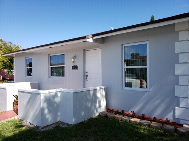Building Photo - 18727 SW 100th Ave