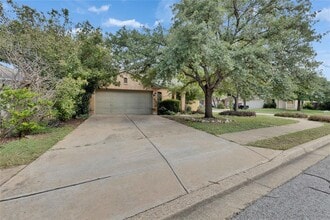 Building Photo - 1008 Balanced Rock Pl