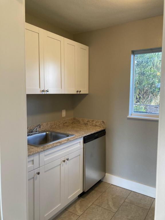 Building Photo - 278 S Lake Ave