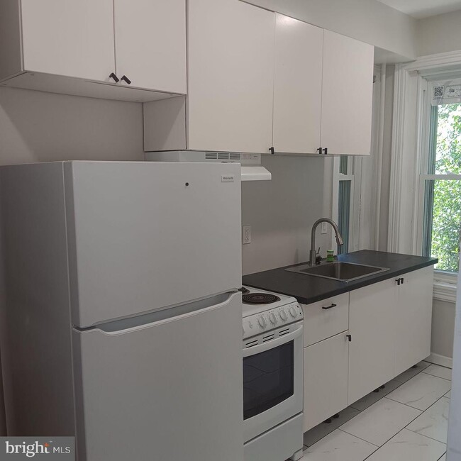 Building Photo - 1342 Orthodox St