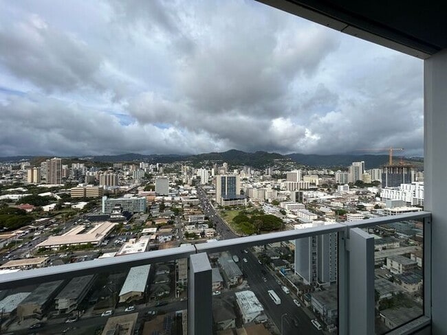Building Photo - Luxury 2 Bedroom 2 Bathroom Condo in Beaut...