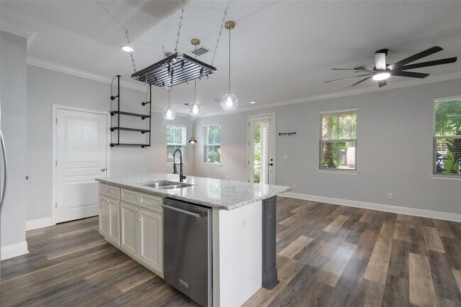 Foto del edificio - 2429 E Jefferson St
