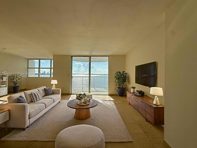 Building Photo - 1420 Brickell Bay Dr
