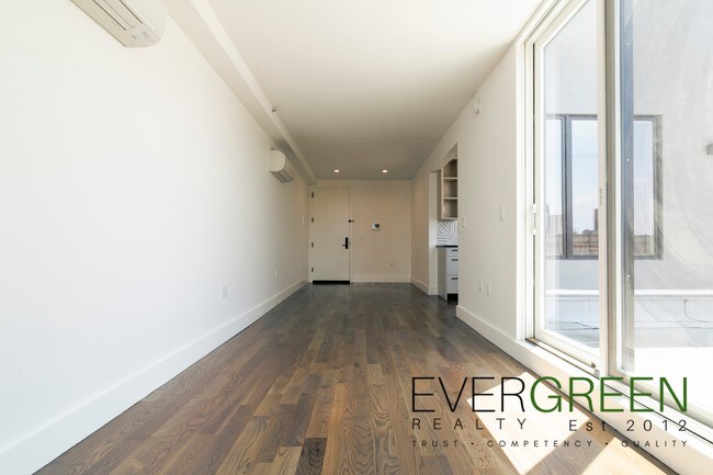 Foto del edificio - 323 E 19th St