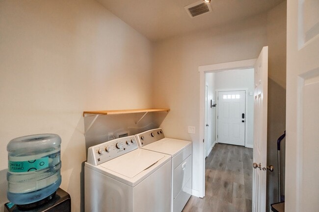 Building Photo - 2131