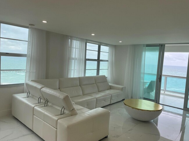 Foto del edificio - 5151 Collins Ave