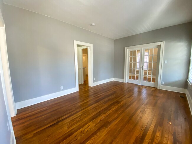 Building Photo - 435 N Estelle Ave