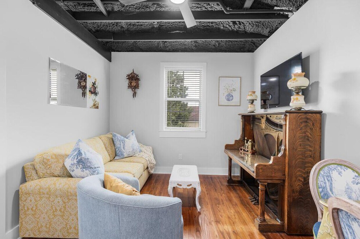 Primary Photo - 156 Camellia St