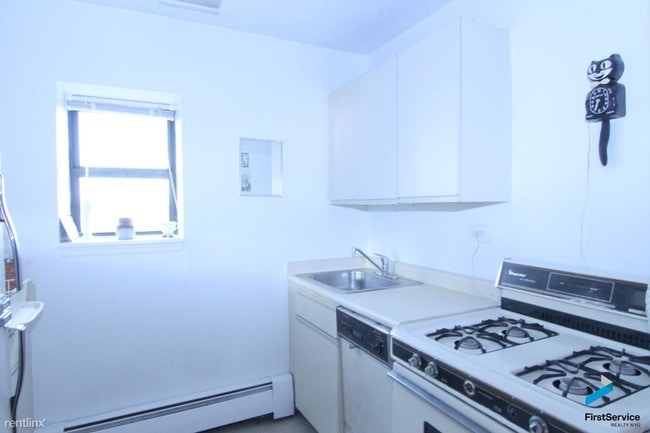 Building Photo - 520 W 110th St